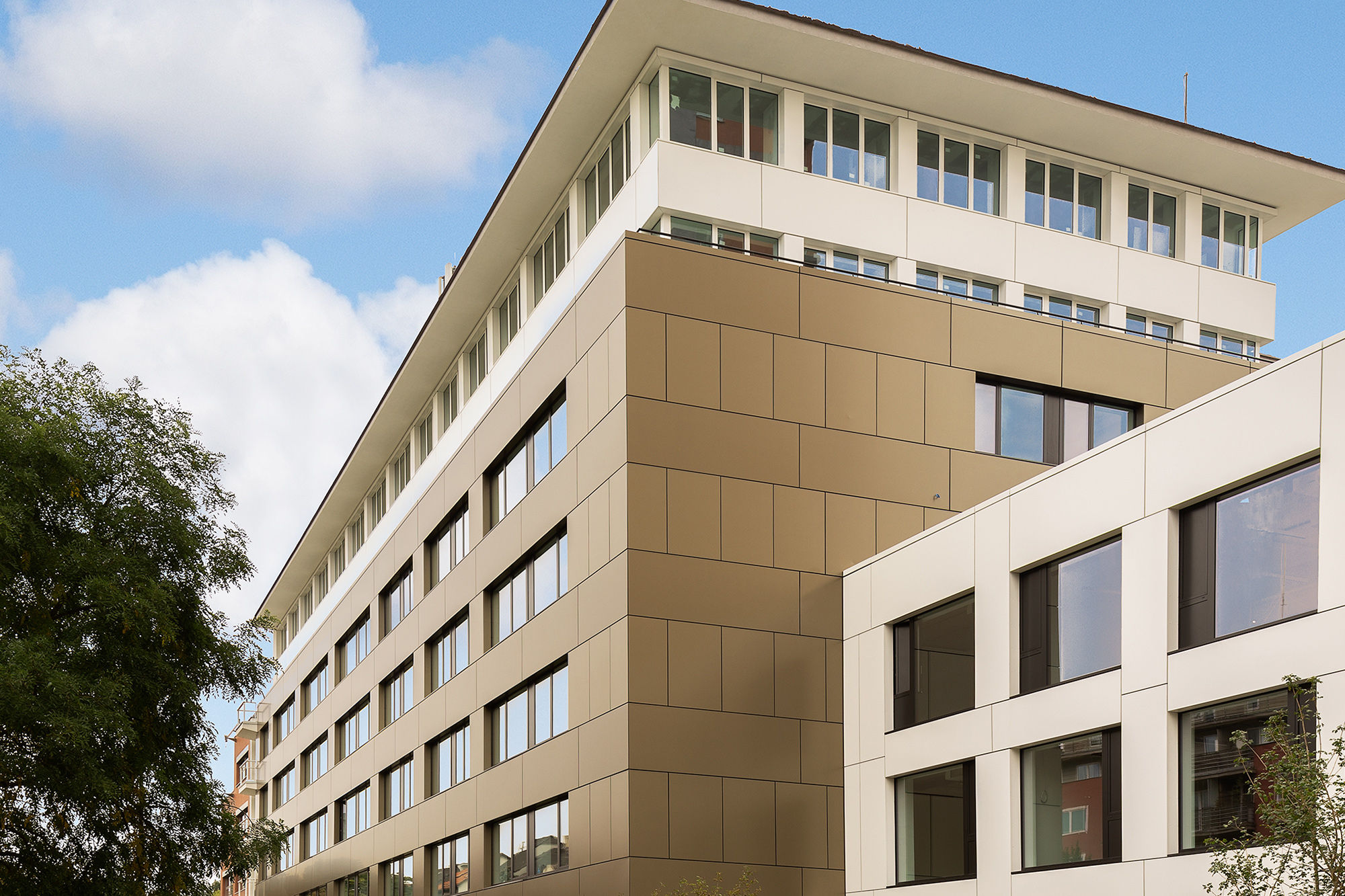 <p><strong>KOMFORTNÍ KANCELÁŘE</strong><br />
prostor pro Váš rozvoj</p>
